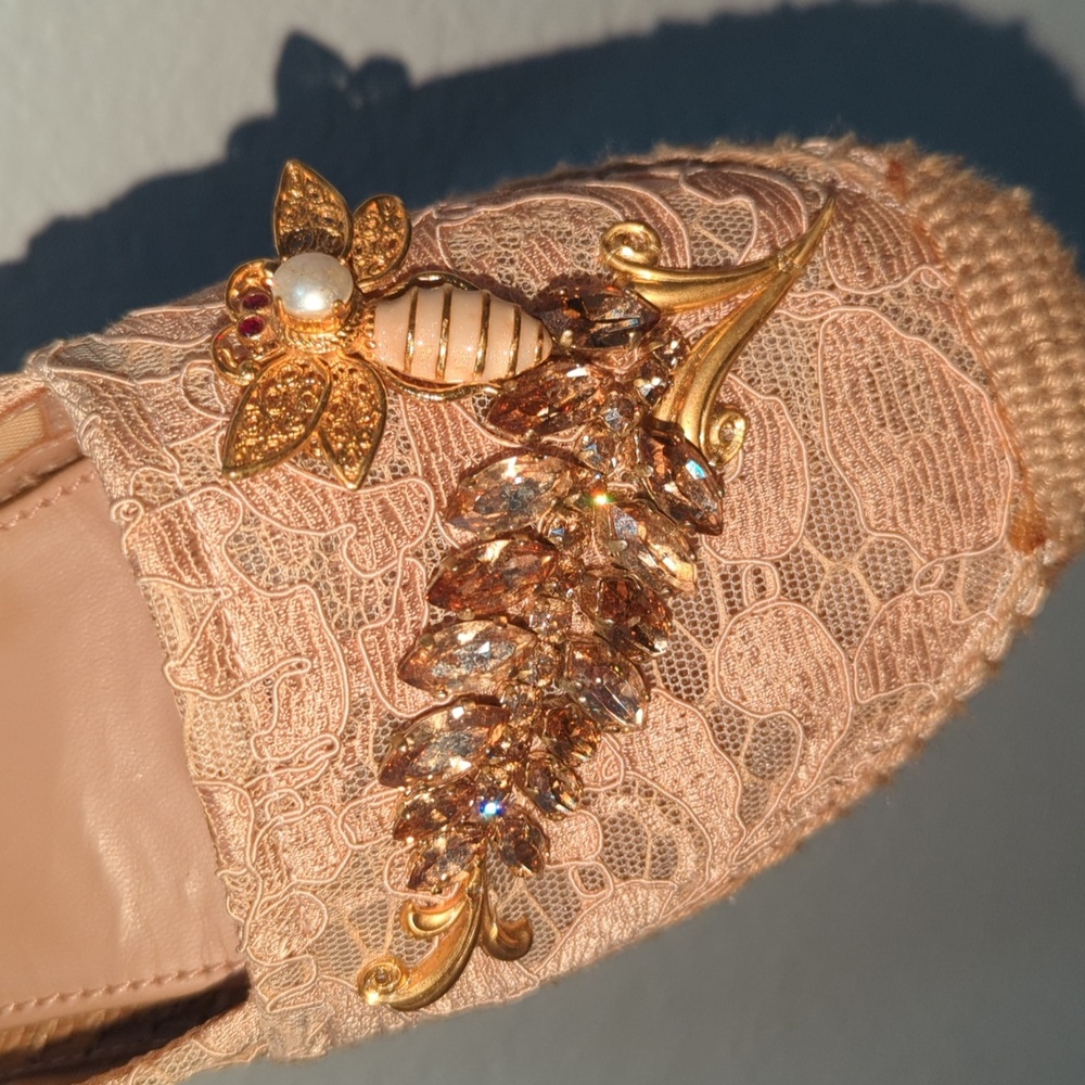 Dolce and Gabbana beige lace Swarovski crystals and bee espadrilles ✨